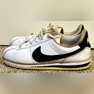 Nike Cortez Shoes Womens Size 7 (5.5Y) White Black Leather Classic Sneakers